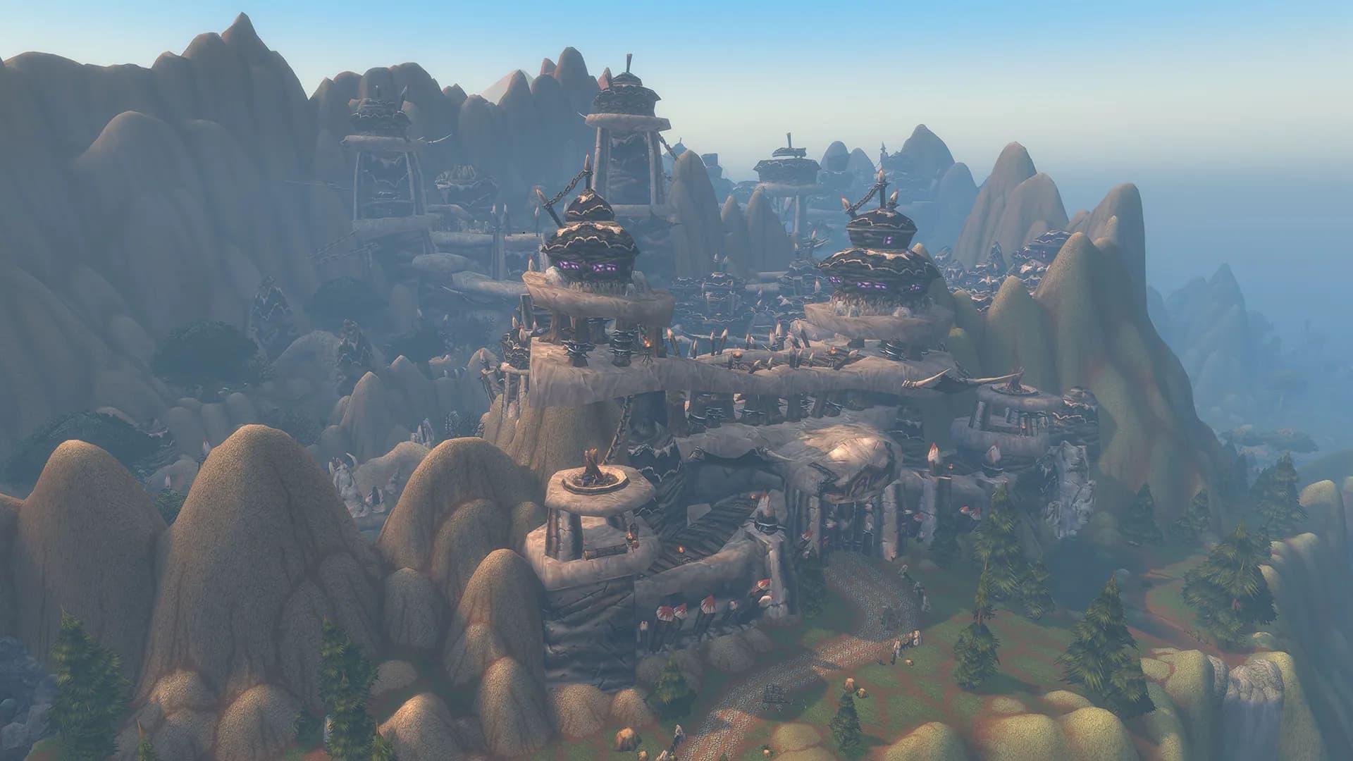 Terrassenförmige Festung mit Türmen auf einem Bergrücken – Dungeon aus der BlizzCon-Präsentation
